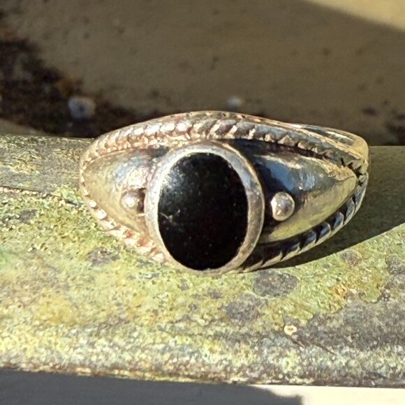 Vintage Sterling Silver & Black Enamel Signet Ring 8 - Picture 1 of 4